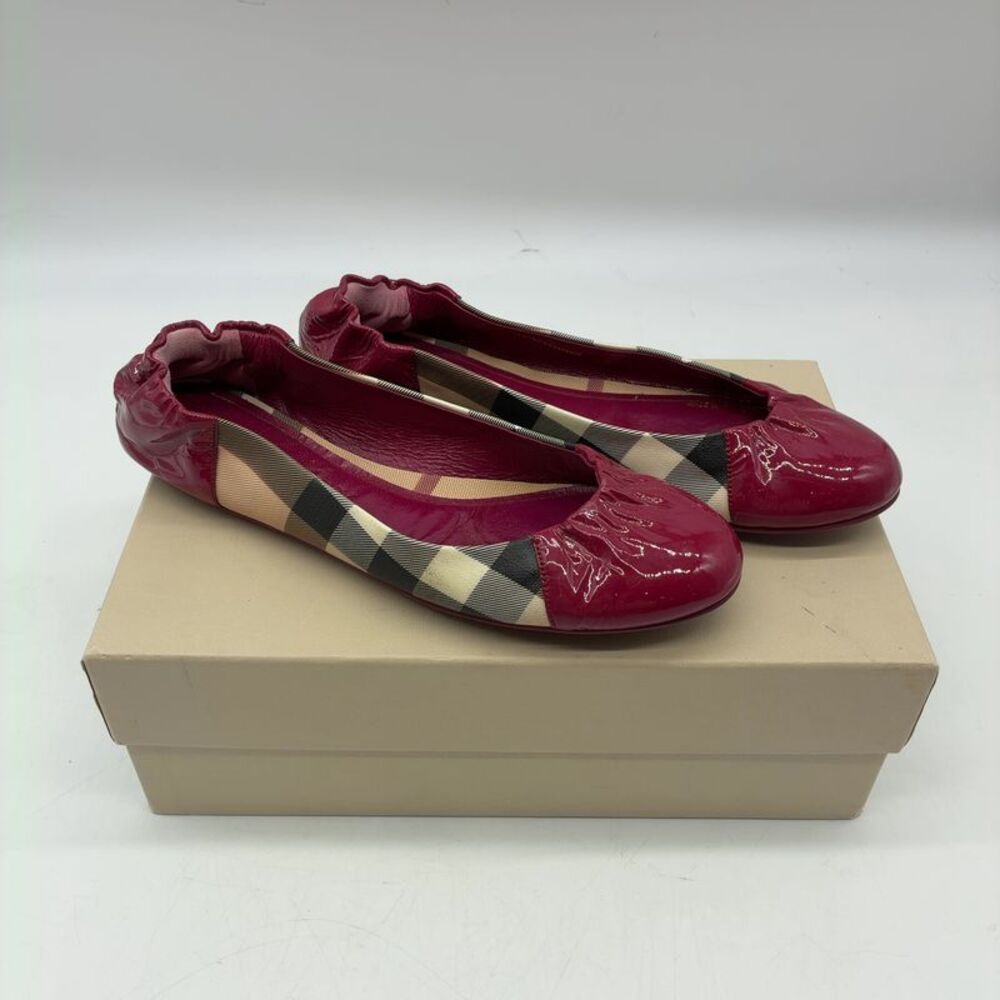 Burberry Loafer Flats in Multicolor